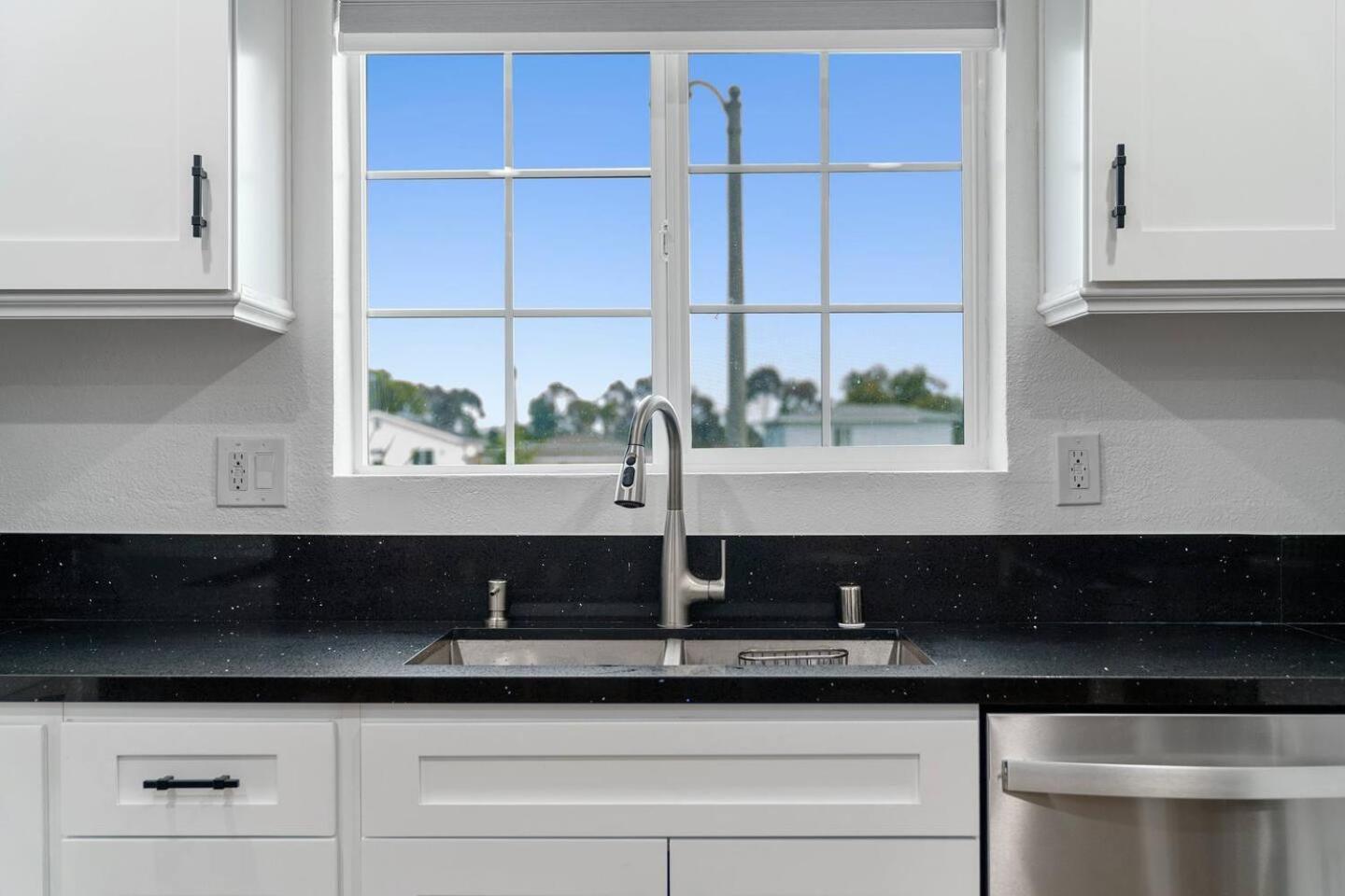 Casa Lanzit - 35 Percent Off July 2025! Fees Los Angeles